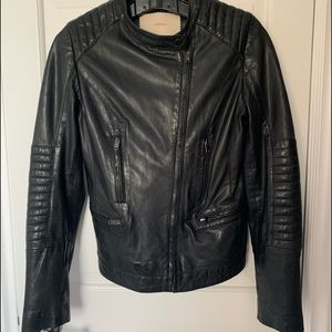 Women’s black, leather Uterque jacket. Size small